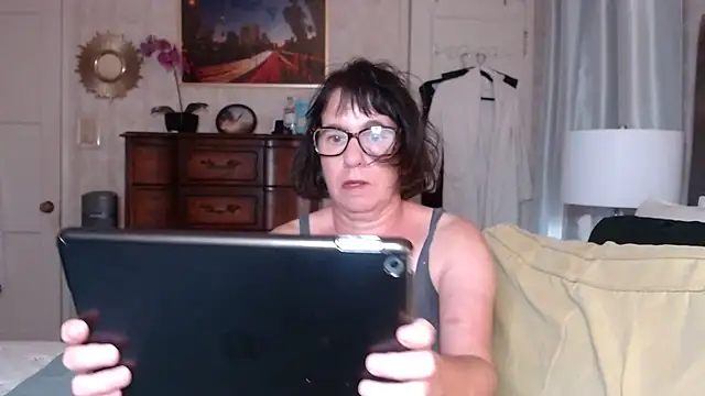 BigbustedBrenda online show from 11-04-25, 09:07