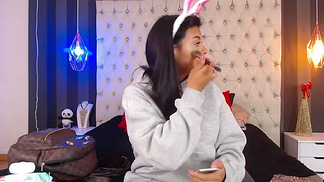 Snapshot of Camile_Petite chatting on 10-28-25, 07:35 Camile Petite online show from 10-28-25, 07:35