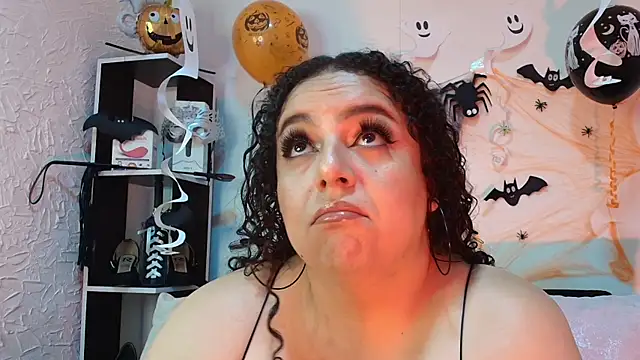 Snapshot of Natasha_Amber chatting on 10-28-25, 04:28 Natasha Amber online show from 10-28-25, 04:28