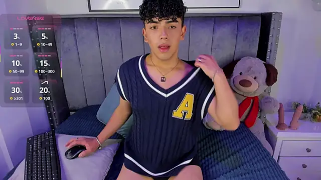 Snapshot of Niick_Twiink chatting on 10-29-25, 07:35 Niick Twiink online show from 10-29-25, 07:35