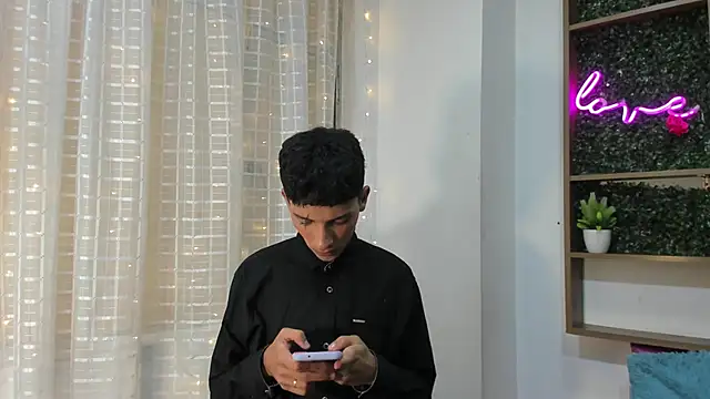 Max Steell online show from 10-31-25, 03:03