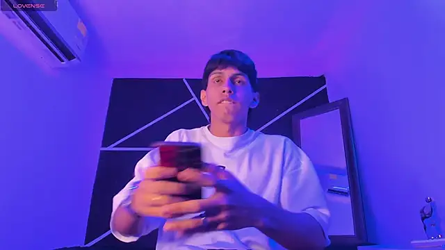 Snapshot of LIAM_STONNE_ chatting on 10-31-25, 08:16 LIAM STONNE  online show from 10-31-25, 08:16