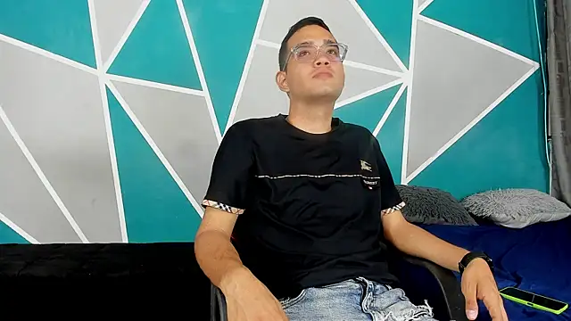 Snapshot of kenny_boy23 chatting on 10-28-25, 07:13 kenny boy23 online show from 10-28-25, 07:13