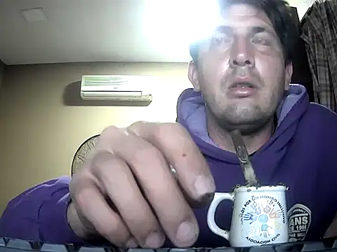 Snapshot of calitox1995 chatting on 10-31-25, 05:59 calitox1995 online show from 10-31-25, 05:59