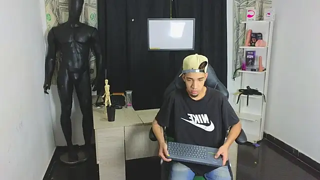 Snapshot of Latin_Duo13 chatting on 02-10-26, 11:20 Latin Duo13 online show from 02-10-26, 11:20