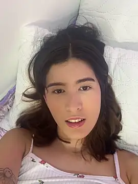 Snapshot of emilyy1_ chatting on 10-29-25, 03:16 emilyy1 online show from 10-29-25, 03:16