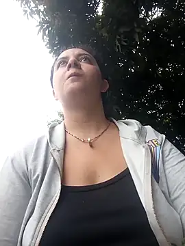 Snapshot of Camila-Valverde chatting on 02-15-26, 01:21 Camila-Valverde online show from 02-15-26, 01:21