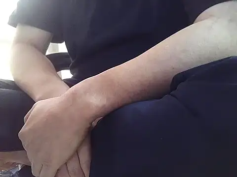 Snapshot of Stripholyday chatting on 10-28-25, 12:00 Stripholyday online show from 10-28-25, 12:00