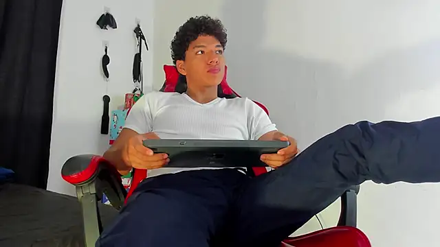 Maximiliano Khalil online show from 12-15-25, 07:31