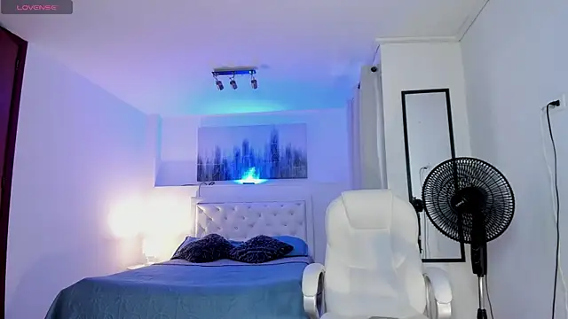 KamiSuarez online show from 12-16-25, 07:07