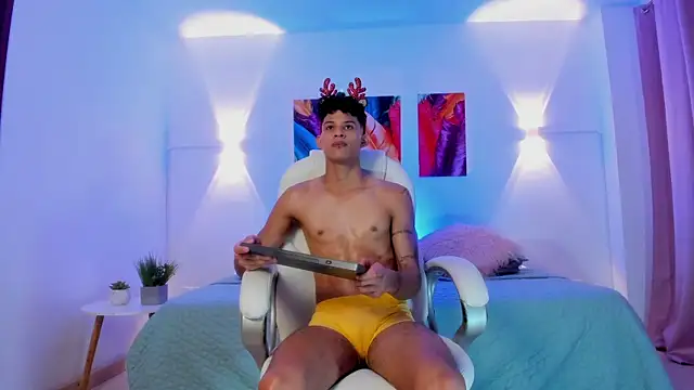 KamiSuarez online show from 11-27-25, 06:30