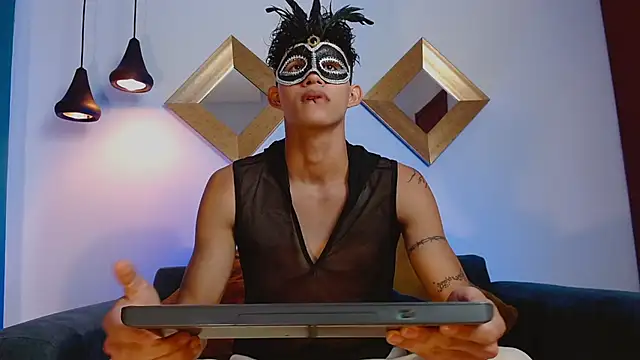 KamiSuarez online show from 10-30-25, 06:27