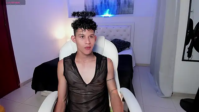 KamiSuarez online show from 02-25-26, 06:41