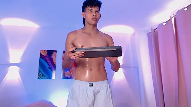 KamiSuarez online show from 04-03-26, 07:20