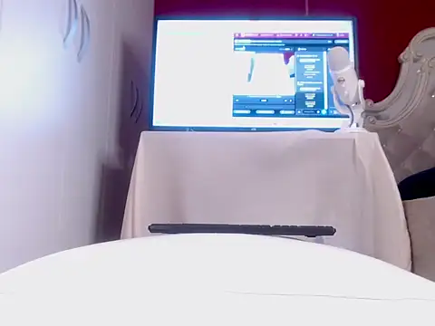 Snapshot of niaharriz chatting on 10-31-25, 03:36 niaharriz online show from 10-31-25, 03:36