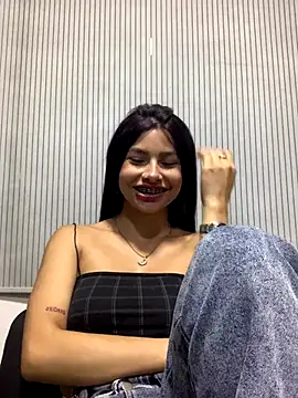 Kim Luna1 online show from 12-14-25, 08:31