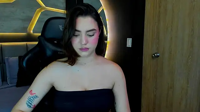 Snapshot of DakotaRussell_ chatting on 02-04-26, 05:30 DakotaRussell online show from 02-04-26, 05:30