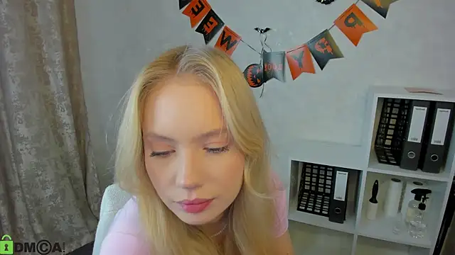 Snapshot of Melanie_Ryer chatting on 10-29-25, 01:26 Melanie Ryer online show from 10-29-25, 01:26