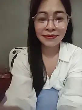 Snapshot of Bamboo-niee123 chatting on 05-13-26, 04:03 Bamboo-niee123 online show from 05-13-26, 04:03