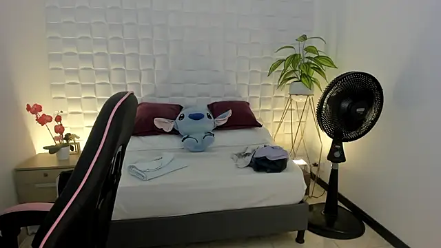 victoria 243 online show from 02-16-26, 04:22