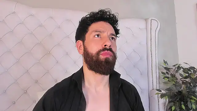 Snapshot of jackfoden01 chatting on 10-28-25, 05:18 jackfoden01 online show from 10-28-25, 05:18