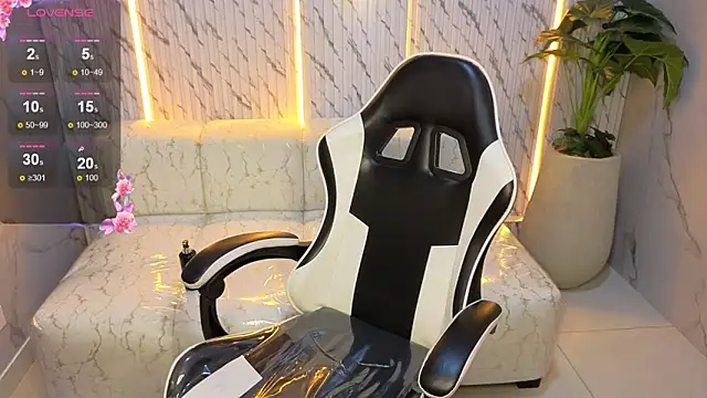 Nikka Tx online show from 11-21-25, 03:11