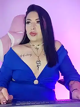 Snapshot of IsoldeX chatting on 11-04-25, 02:21 IsoldeX online show from 11-04-25, 02:21