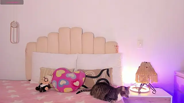 Manelyk  moon online show from 11-20-25, 09:15