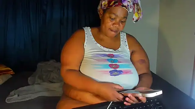 Snapshot of ThickLeeyanaXX chatting on 07-09-26, 08:52 ThickLeeyanaXX online show from 07-09-26, 08:52