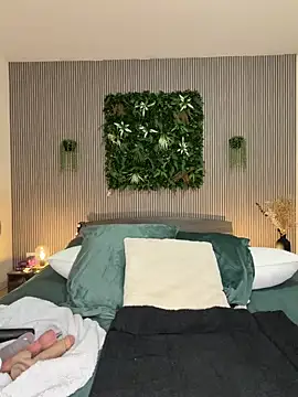 MysteryGirl   online show from 03-31-26, 07:10