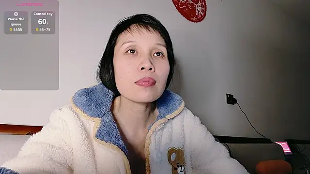 Snapshot of Yan61 chatting on 10-31-25, 09:50 Yan61 online show from 10-31-25, 09:50