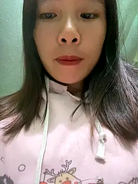 Snapshot of Elysia-007 chatting on 10-31-25, 12:18 Elysia-007 online show from 10-31-25, 12:18