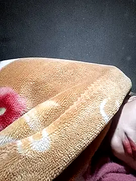 yoyo-mi online show from 12-17-25, 01:27