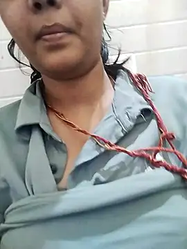 Snapshot of kaju_17 chatting on 10-28-25, 02:27 kaju 17 online show from 10-28-25, 02:27