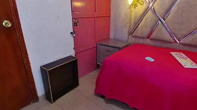 Snapshot of esmeralda_feerrer chatting on 10-30-25, 12:47 esmeralda feerrer online show from 10-30-25, 12:47