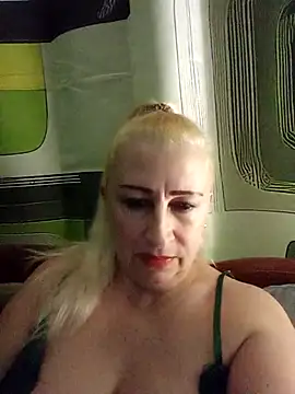 Esenia505 online show from 11-18-25, 02:42