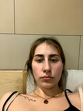 Snapshot of Aliccaa chatting on 10-28-25, 06:29 Aliccaa online show from 10-28-25, 06:29