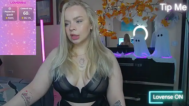 LisaCandy1 online show from 10-31-25, 08:11