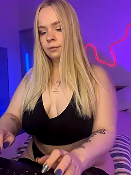 LisaCandy1 online show from 12-03-25, 04:39