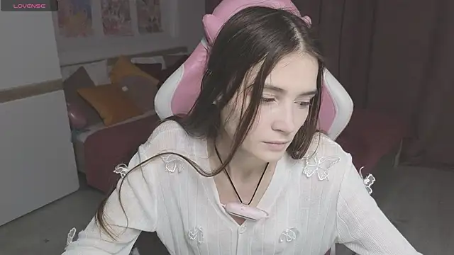 Hana Flo  online show from 11-17-25, 01:15