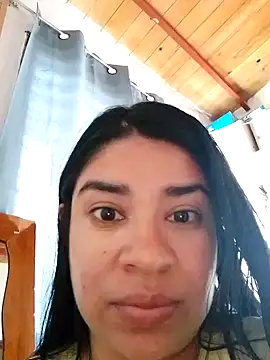 Snapshot of AlayaMore chatting on 10-31-25, 02:24 AlayaMore online show from 10-31-25, 02:24