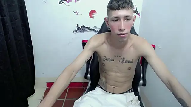 Snapshot of The_latin_boy chatting on 10-28-25, 07:13 The latin boy online show from 10-28-25, 07:13