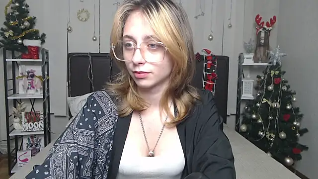 TracyLll online show from 12-21-25, 06:04