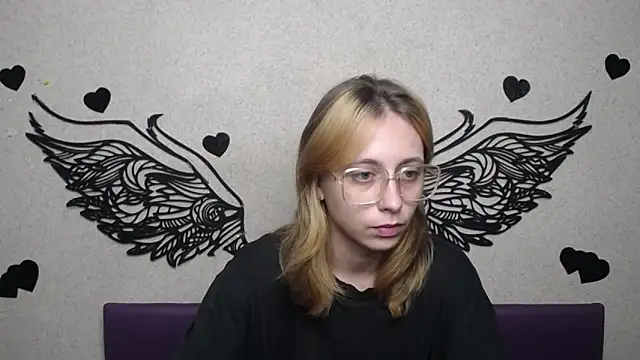 TracyLll online show from 11-22-25, 11:53