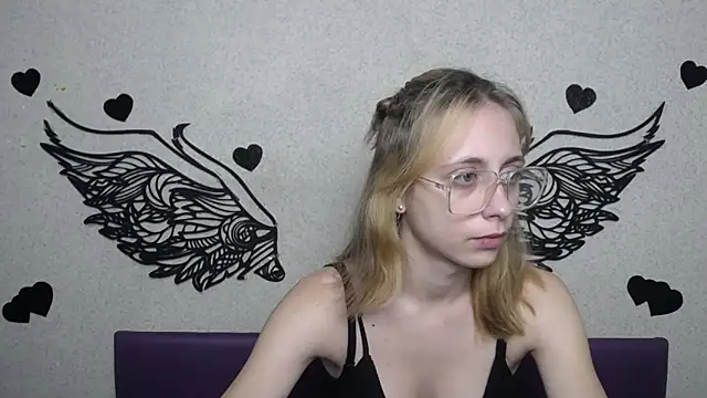 TracyLll online show from 11-28-25, 11:54