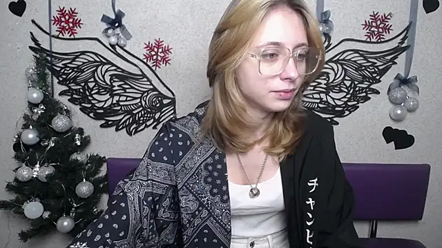 TracyLll online show from 12-19-25, 06:16