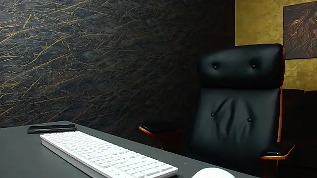 HayesWood online show from 11-08-25, 05:44