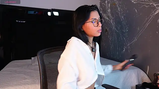 LilithLuxorr online show from 11-24-25, 01:00