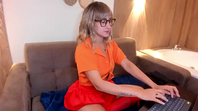 Snapshot of Julietta01 chatting on 12-16-25, 07:51 Julietta01 online show from 12-16-25, 07:51