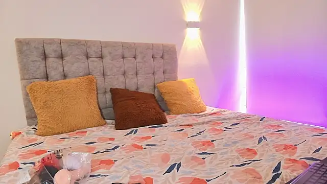 Snapshot of Julietta01 chatting on 01-14-26, 04:32 Julietta01 online show from 01-14-26, 04:32